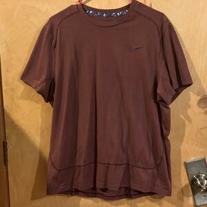 Nike Men's Maroon Short Sleeve Tee